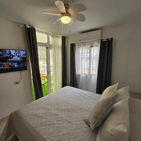 Fayser 108 Steps To With Direct Pool Access And Ac Apartament *