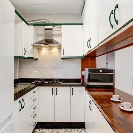Fayser 108, 2 Bedrooms, Ac, Steps To