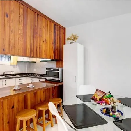 Fayser 108, 2 Bedrooms, Ac, Steps To